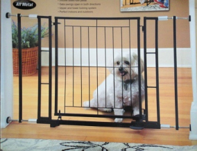 Adjustable Metal Hands Free Pet Gate with Foot Pedal