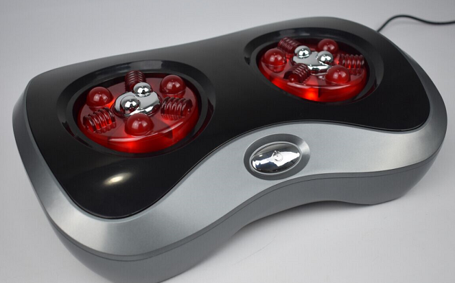 Foot massager with heating and shiatsu function