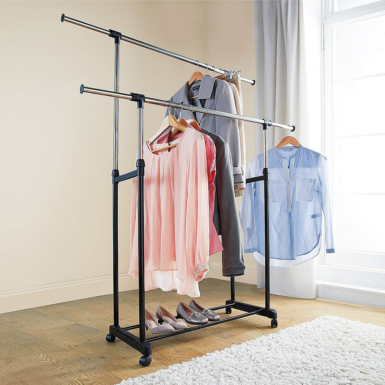 Expanding Clothes Rail